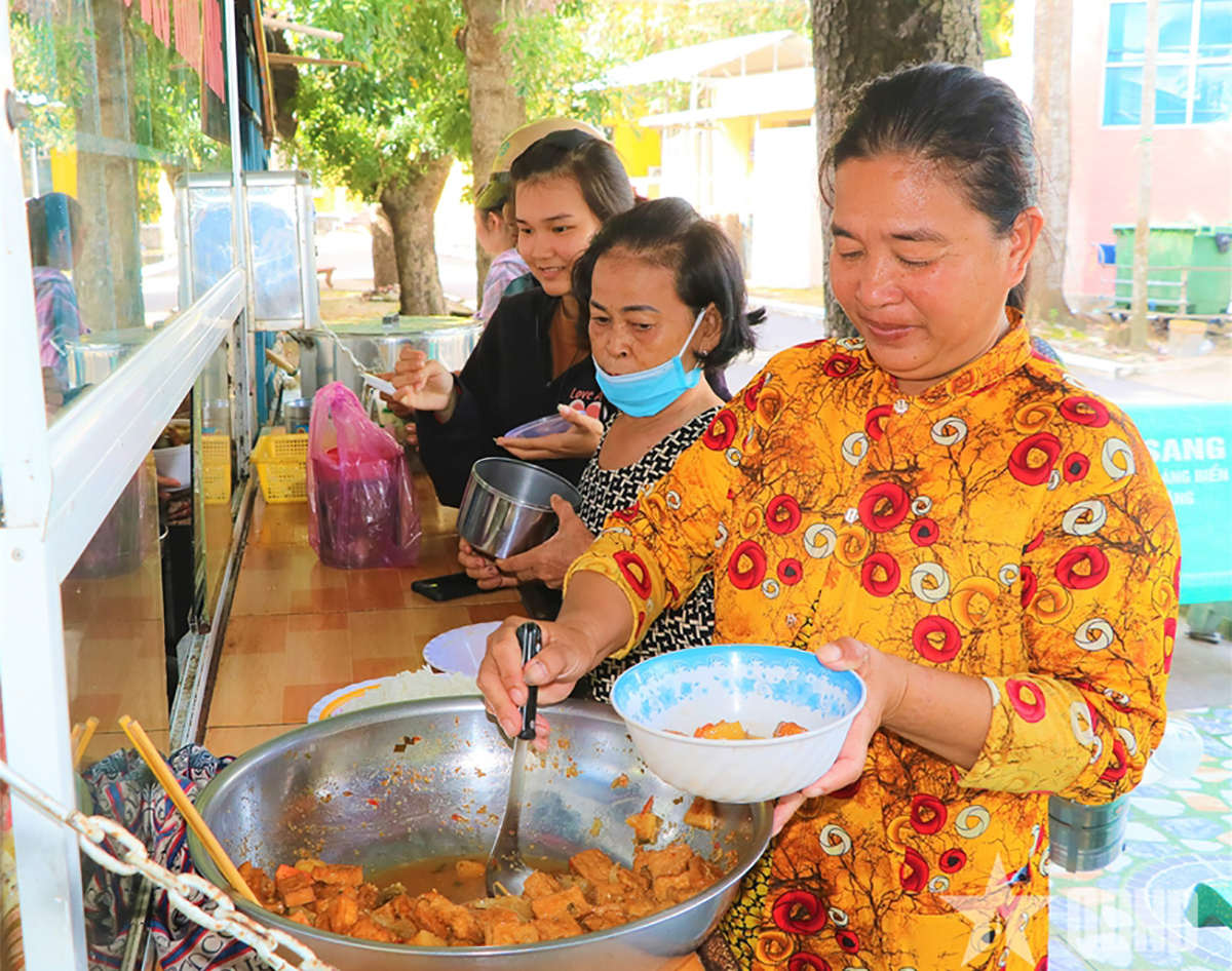 30 năm góp lửa yêu thương